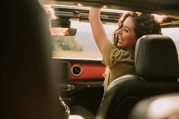 Quels sont les meilleurs circuits pour un road trip à travers les montagnes des Rocheuses, Canada : paysages et conseils ?